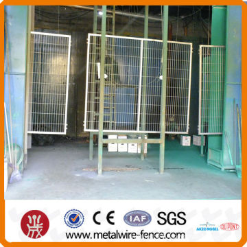 Outdoor galvanized chain link dog cage